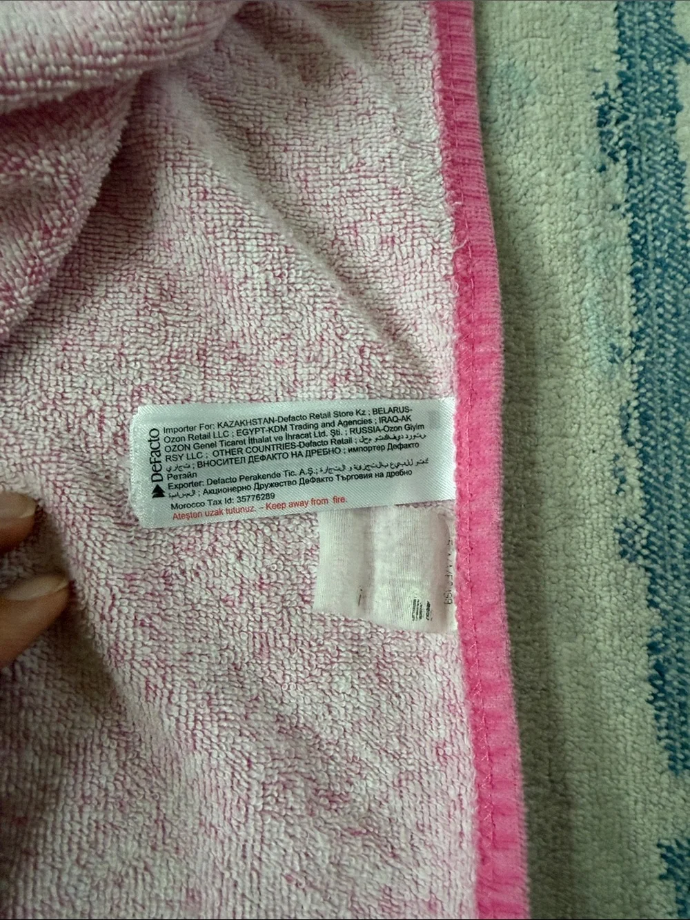 Defacto some stain